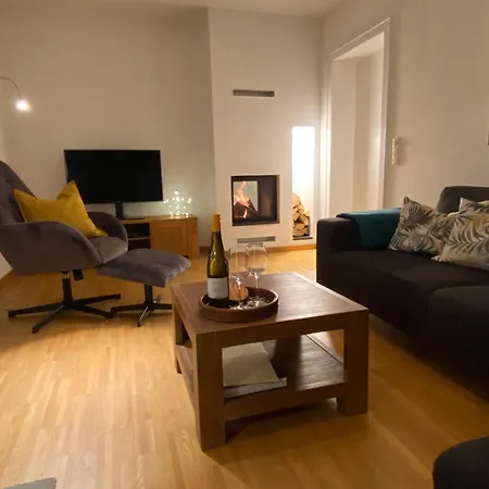 Schoene 90qm Mit Sonnenterrasse Und Aussicht Трир